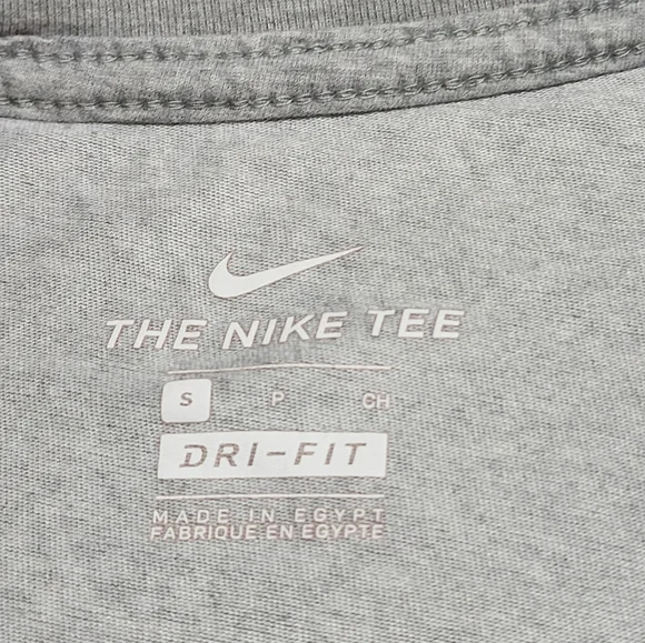 NWOT ... Nike Gray Shirt / T-shirt 👕 - Picture 3 of 7